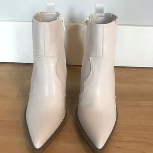 White Western booties with chunky heel